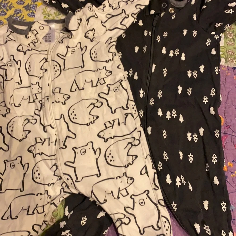 Set of two sleep and play onsies